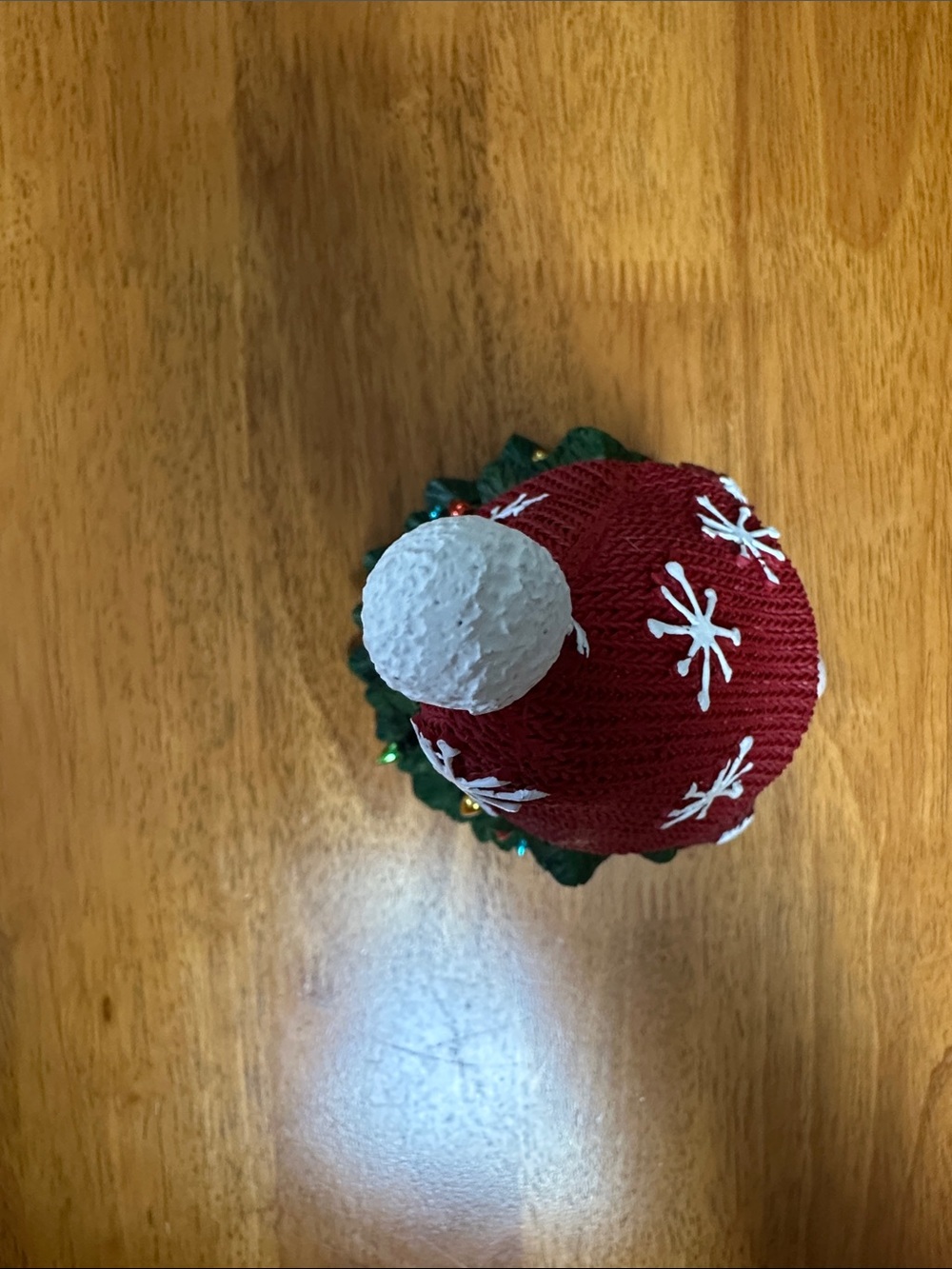 Christmas tree gnome. Green Christmas tree with red hat and mittens and lights - Picture 5 of 10